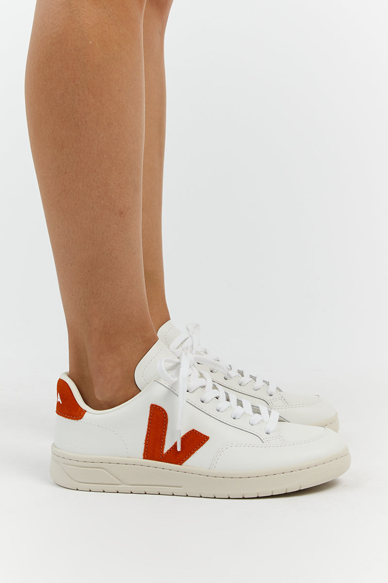 VEJA V-12 LEATHER WHITE PUMPKIN