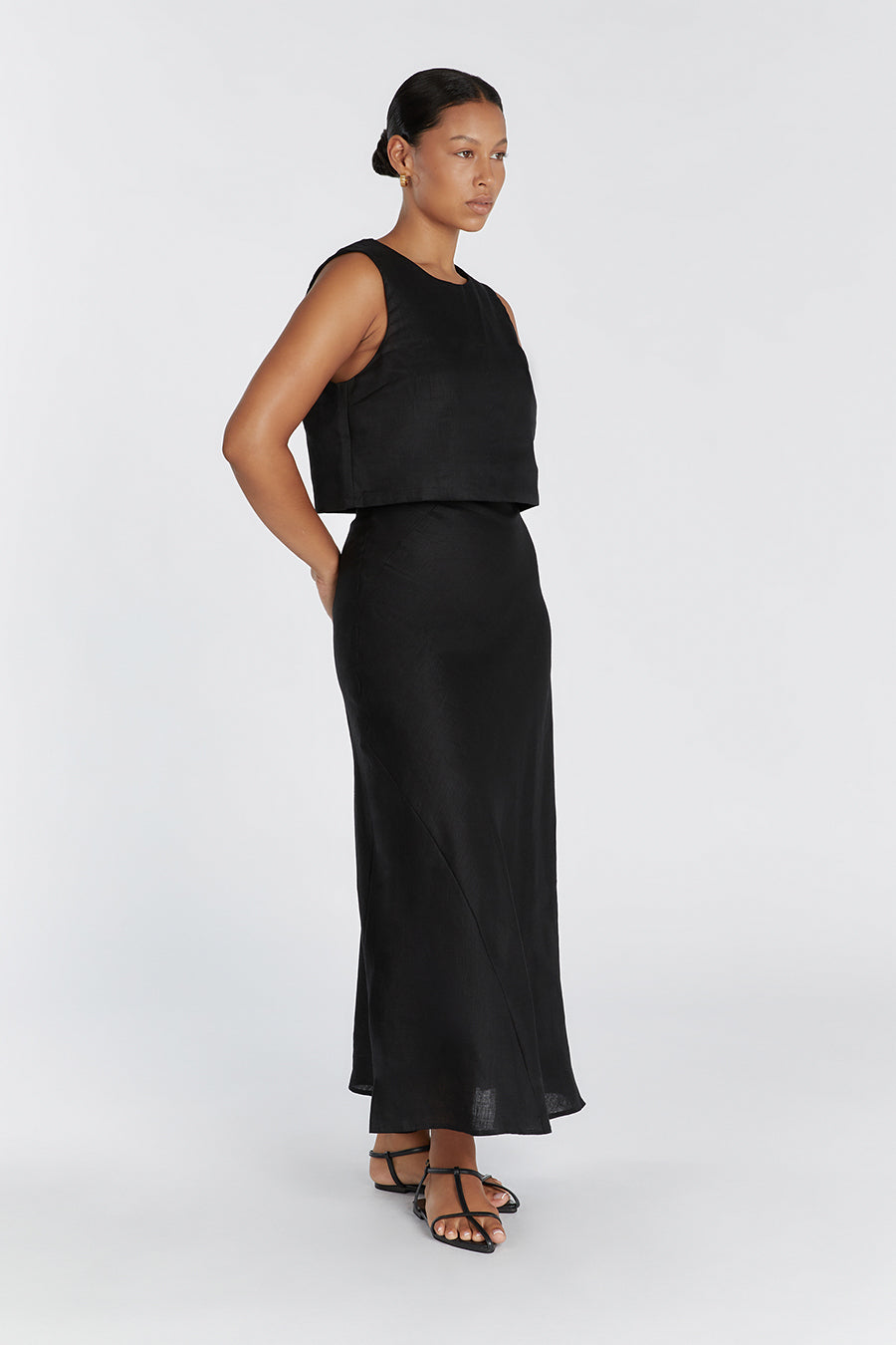 MONICA BLACK SCOOP LINEN CROP TOP