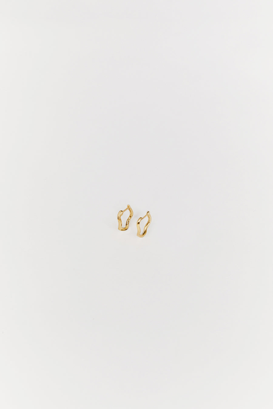 SAINT VALENTINE VERA WAVE GOLD HUGGIE EARRINGS