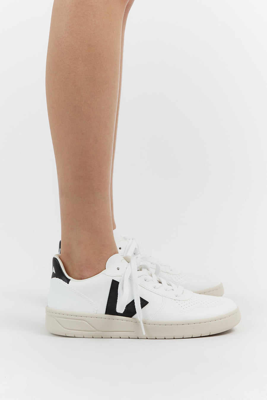 VEJA V-10 CWL WHITE BLACK