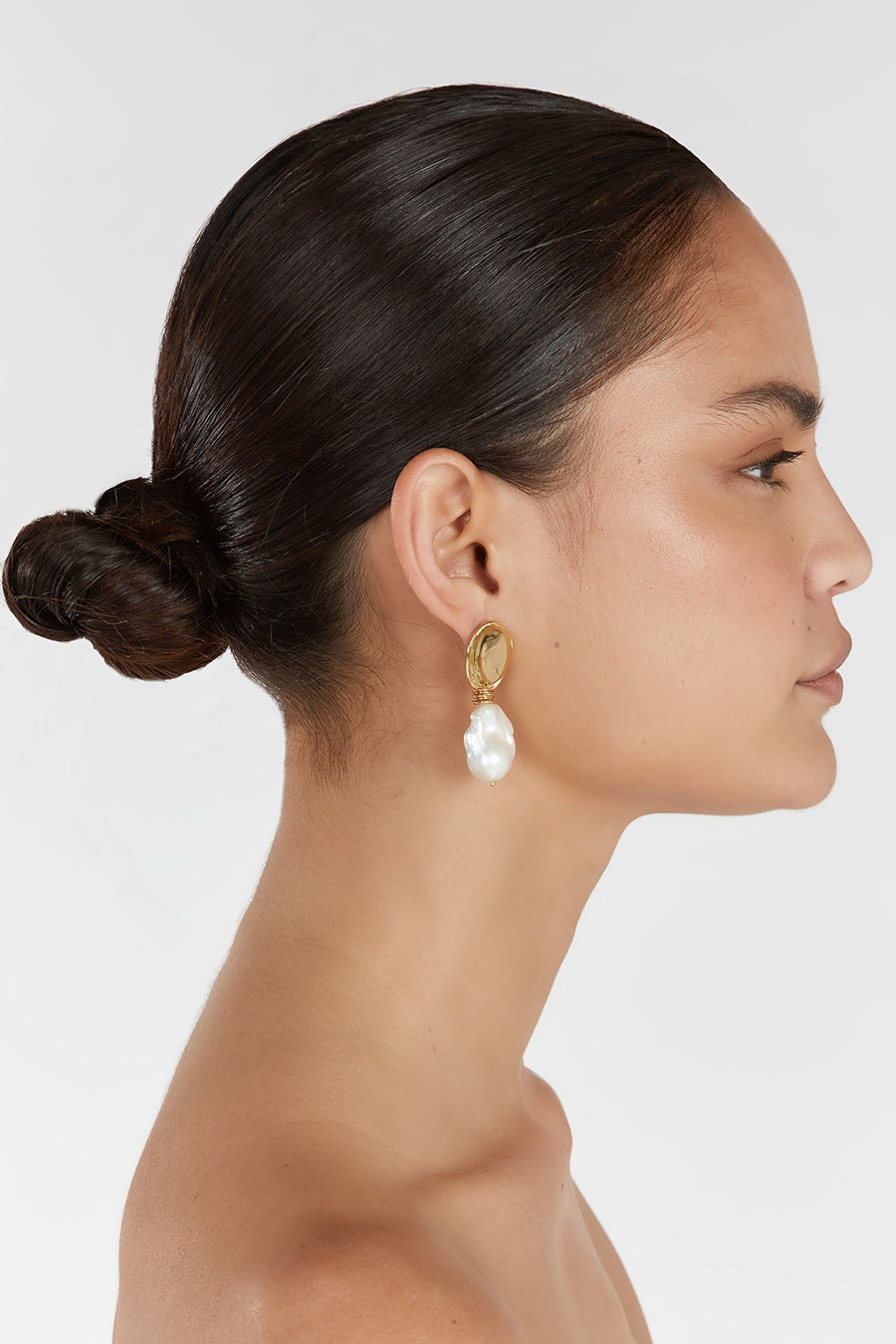 AMBER SCEATS DALE PEARL EARRINGS