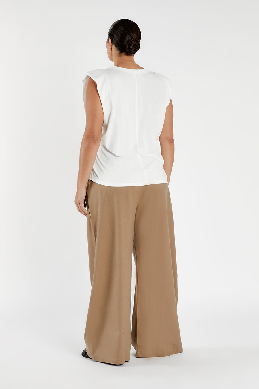 AIDEN OFF WHITE MUSCLE TANK