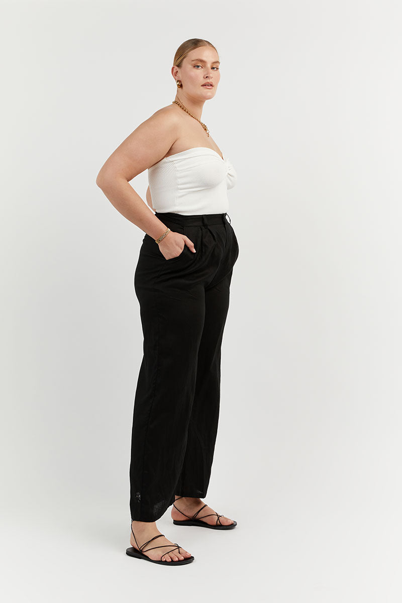 ANIKA TWISTED OFF WHITE KNIT TOP