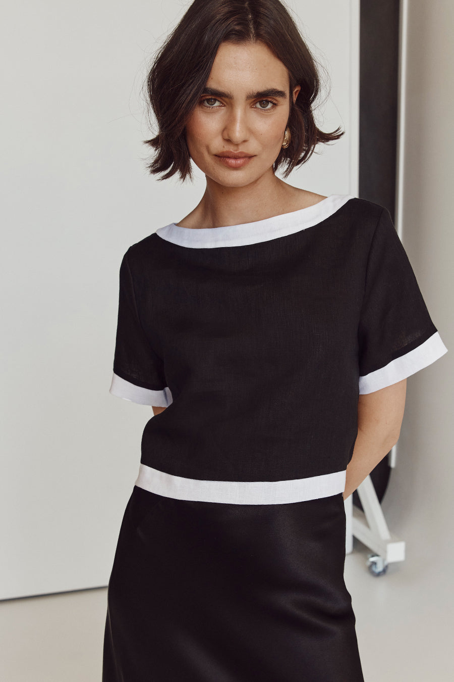 CARTER BLACK LINEN CROP TOP