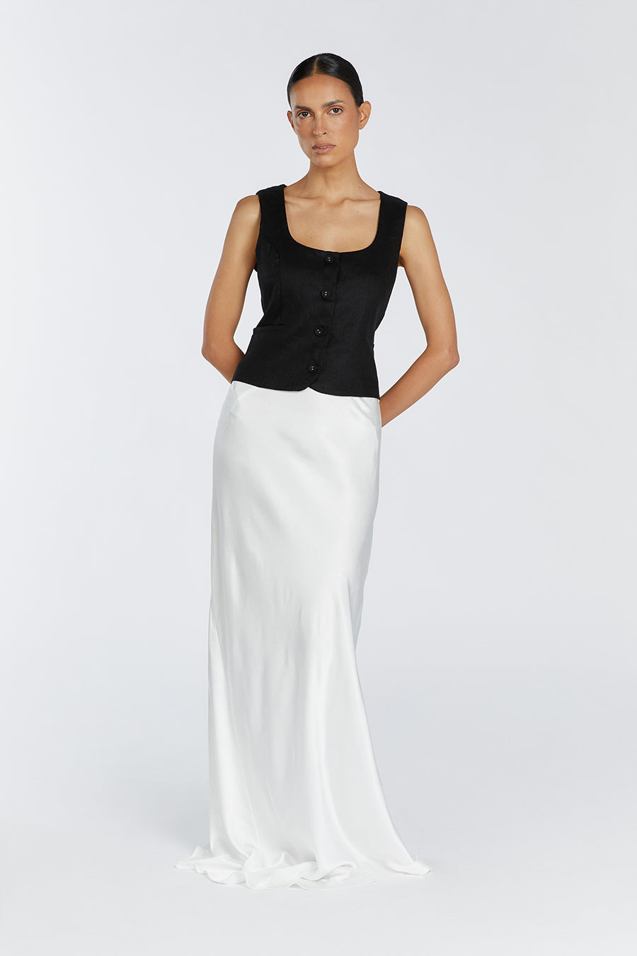 OSCAR BLACK SCOOP NECK LINEN VEST
