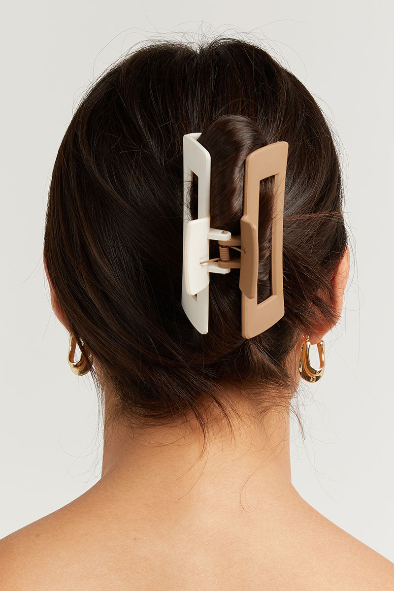 TWIGGY BEIGE AND WHITE CLAW CLIP