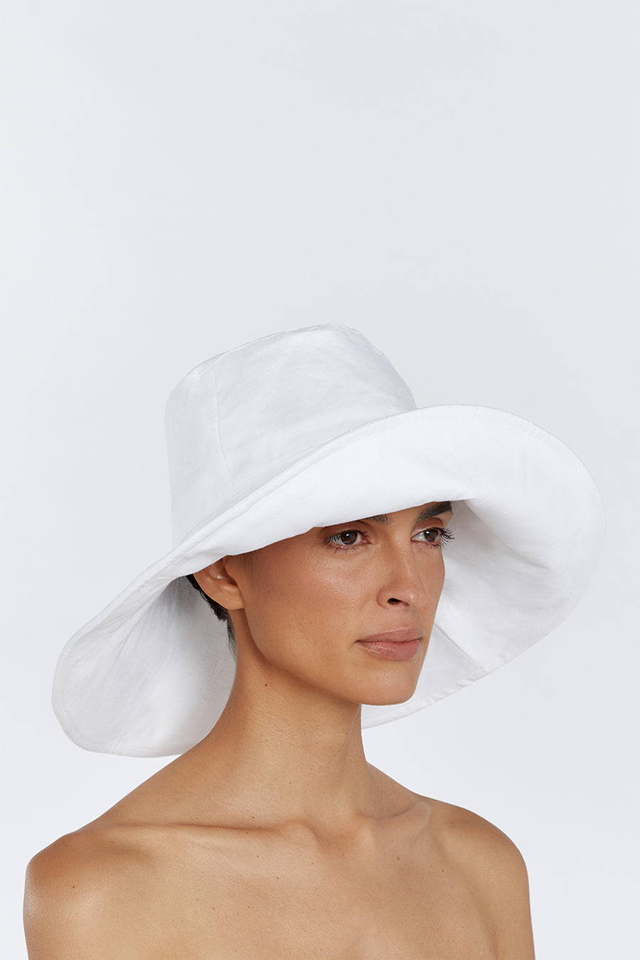 DIANA WHITE LINEN WIDE BRIM HAT