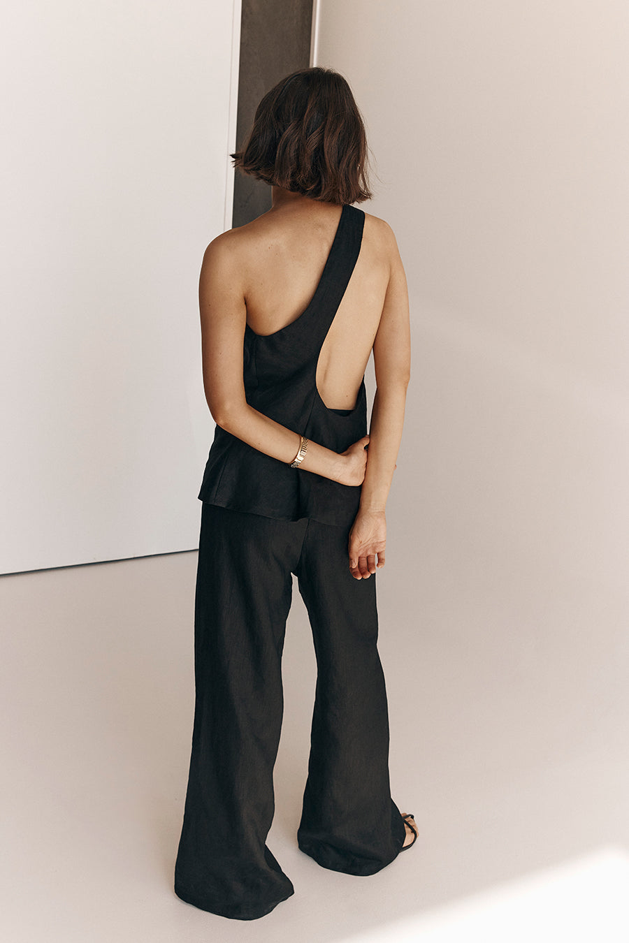 ADDISON BLACK LINEN ASYMMETRIC TOP