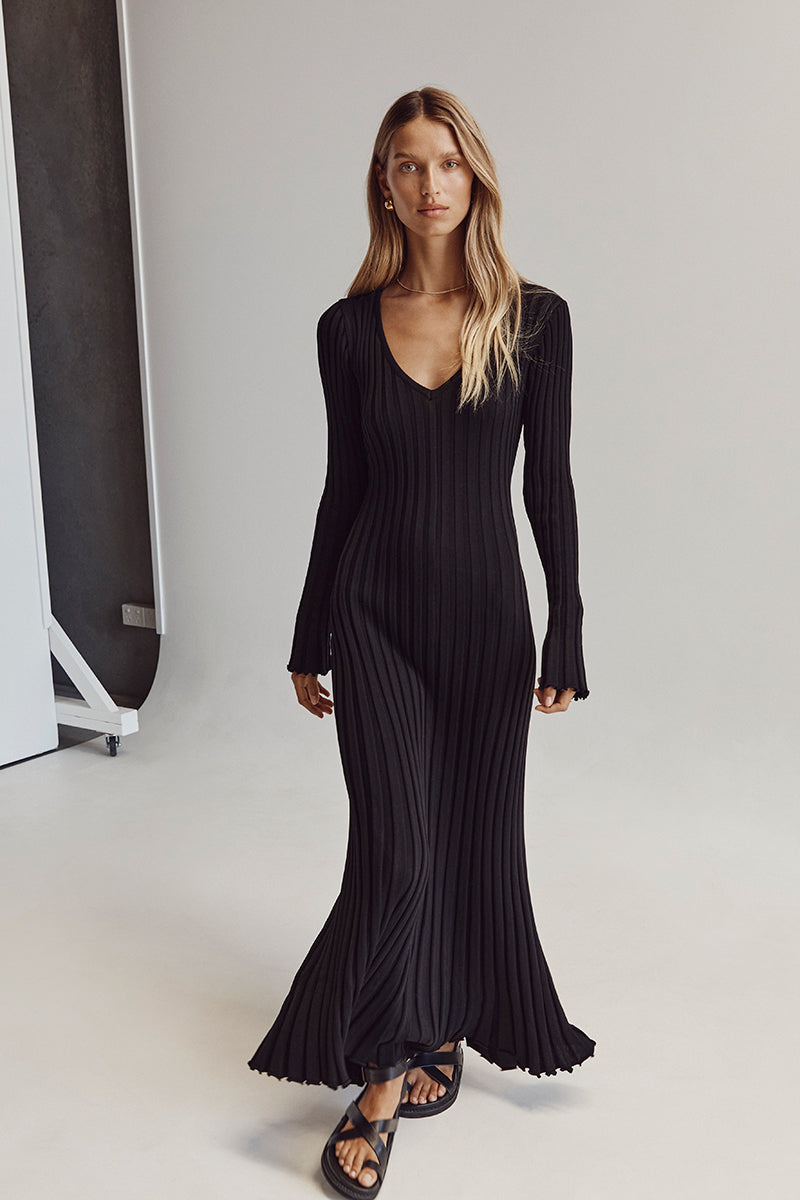 REIGN BLACK SLEEVED KNIT MIDI DRESS