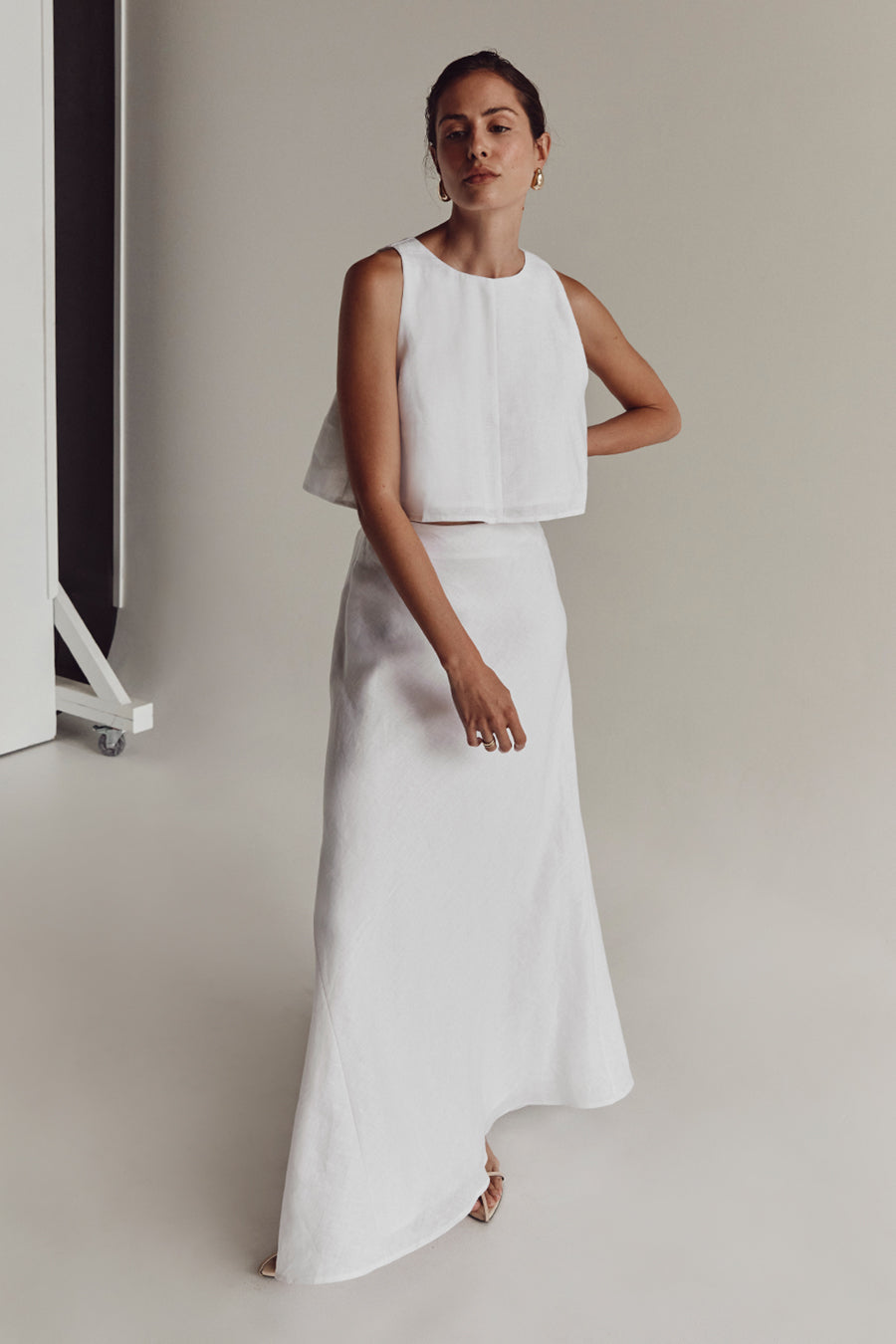 MONICA WHITE SCOOP LINEN CROP TOP