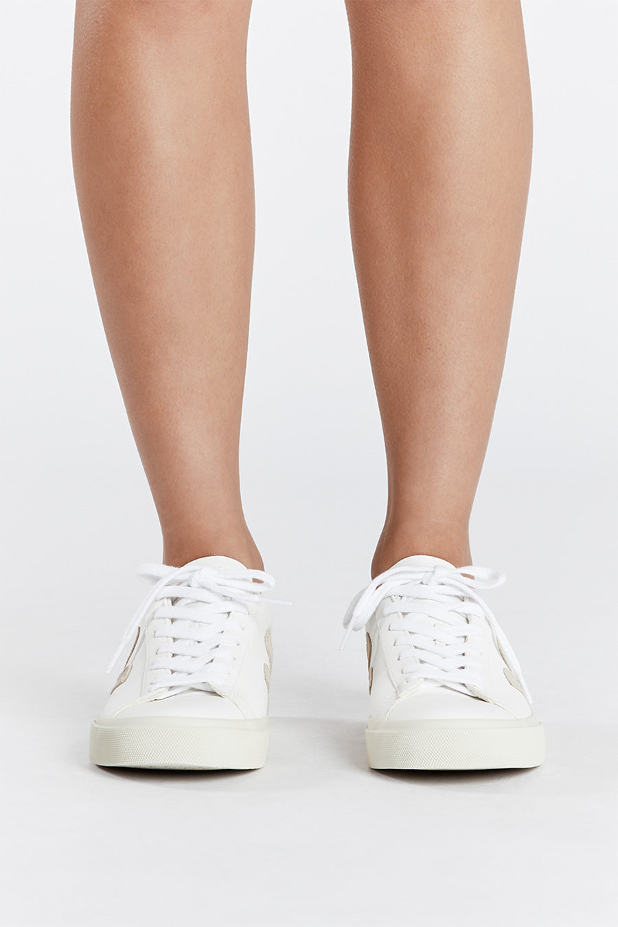 VEJA CAMPO EXTRA WHITE ALMOND