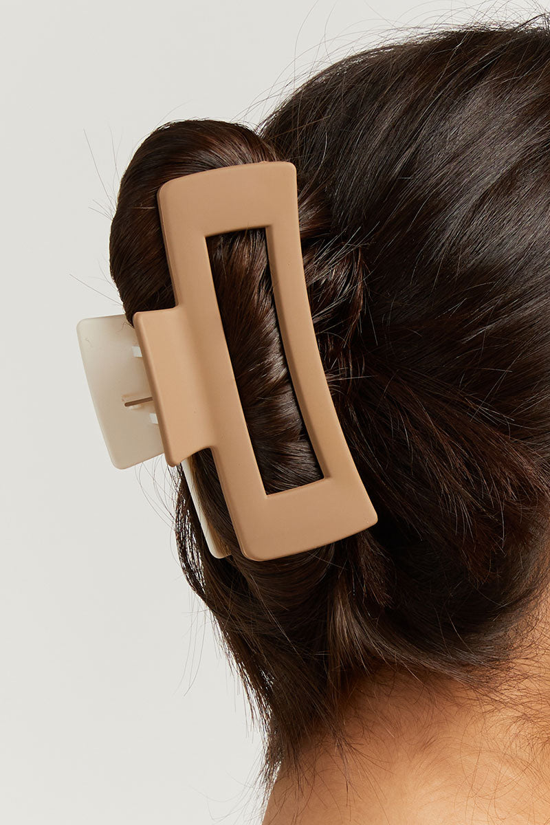 TWIGGY BEIGE AND WHITE CLAW CLIP