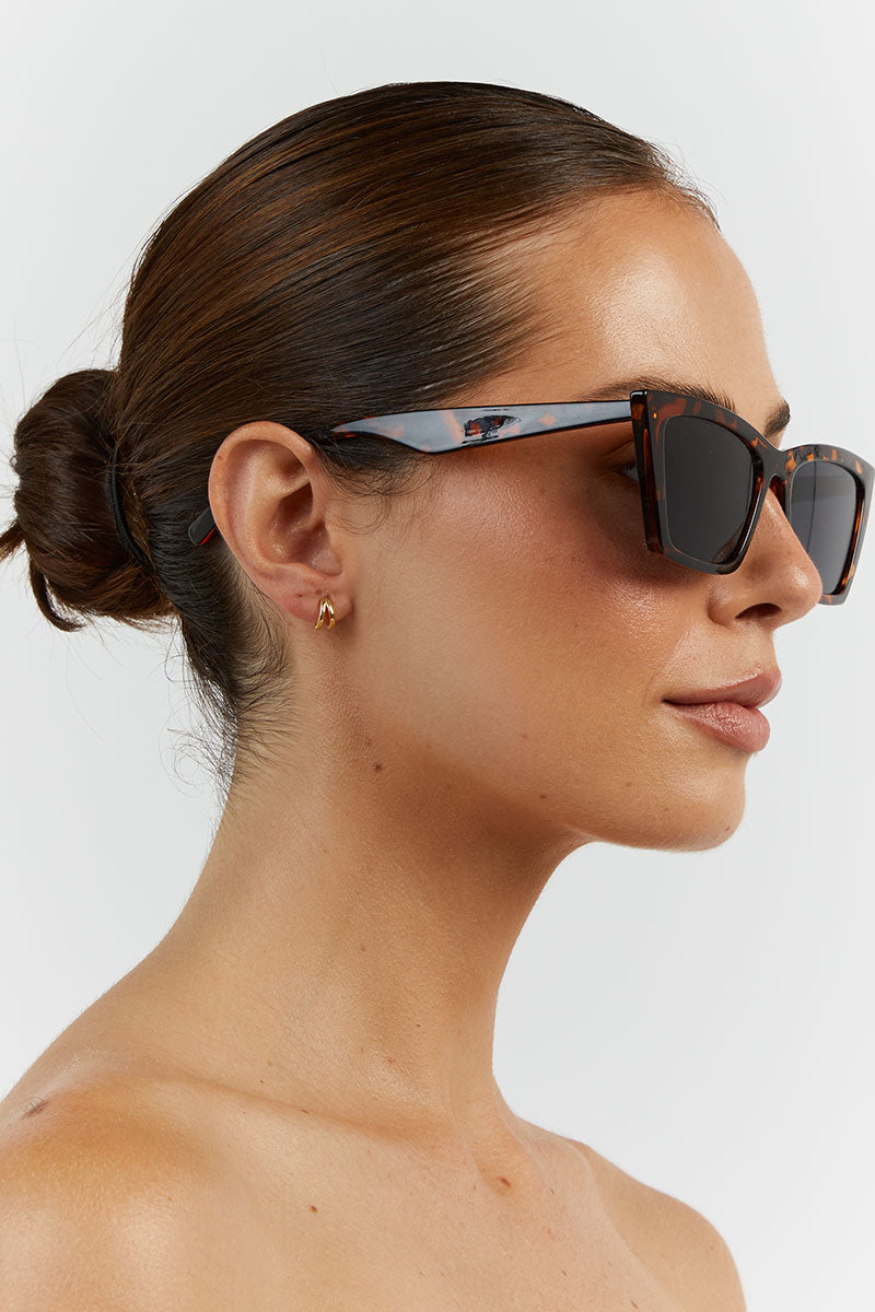 OLIVER TORT CAT EYE SUNGLASSES