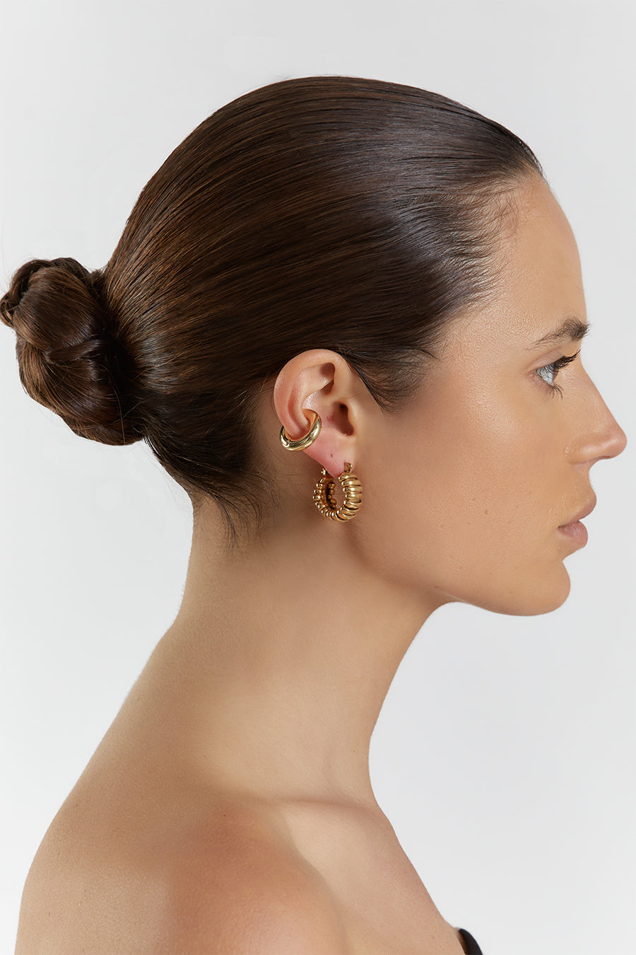 LUV AJ AMALFI EAR CUFF GOLD