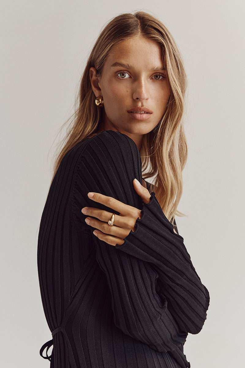 REIGN BLACK SLEEVED KNIT MIDI DRESS