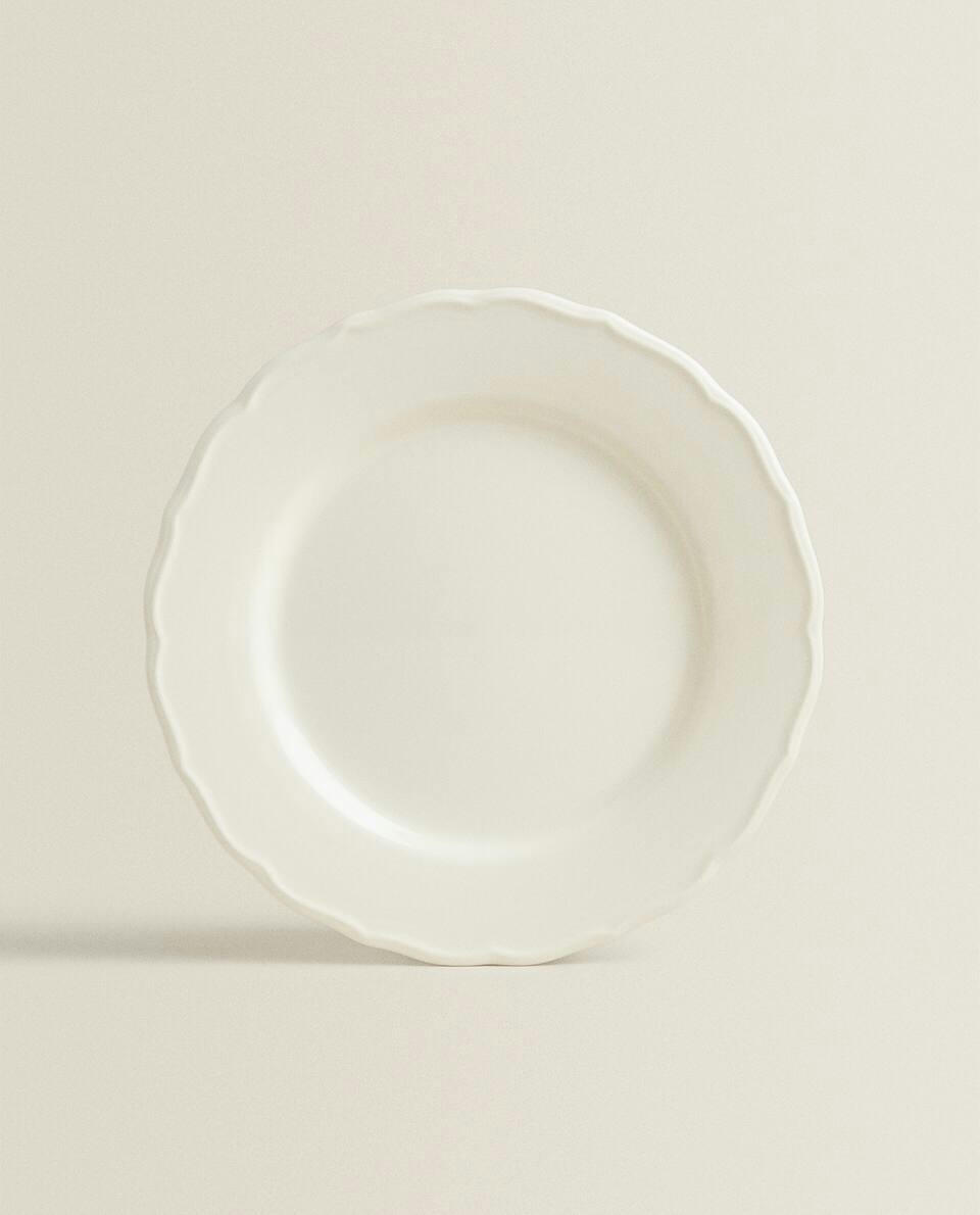 TABLEWARE WITH A RAISED EDGE