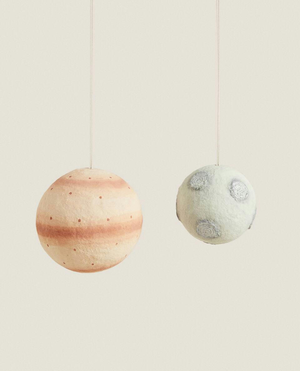 PLANETS (SET OF 2)