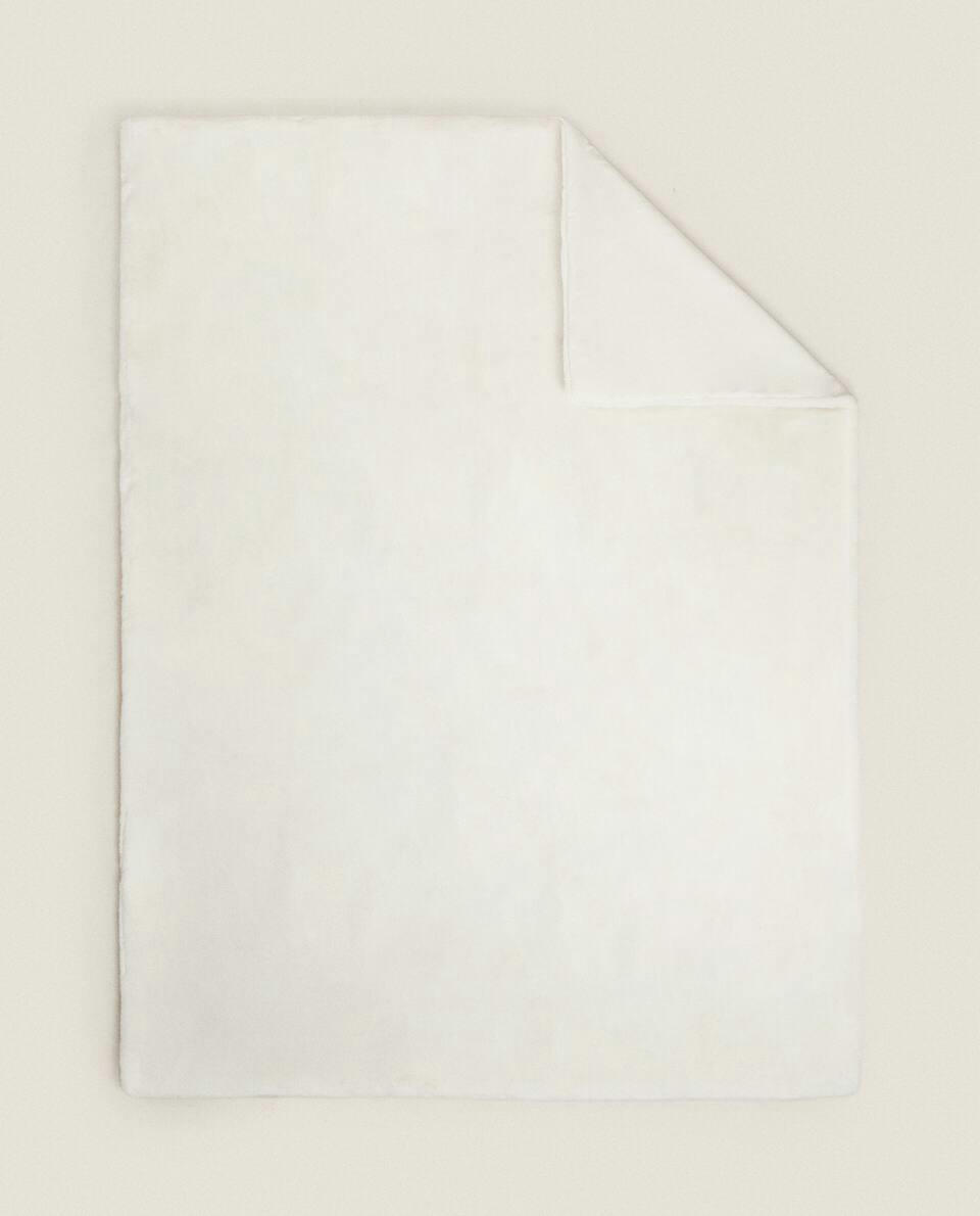 XL PLAIN FAUX FUR BLANKET