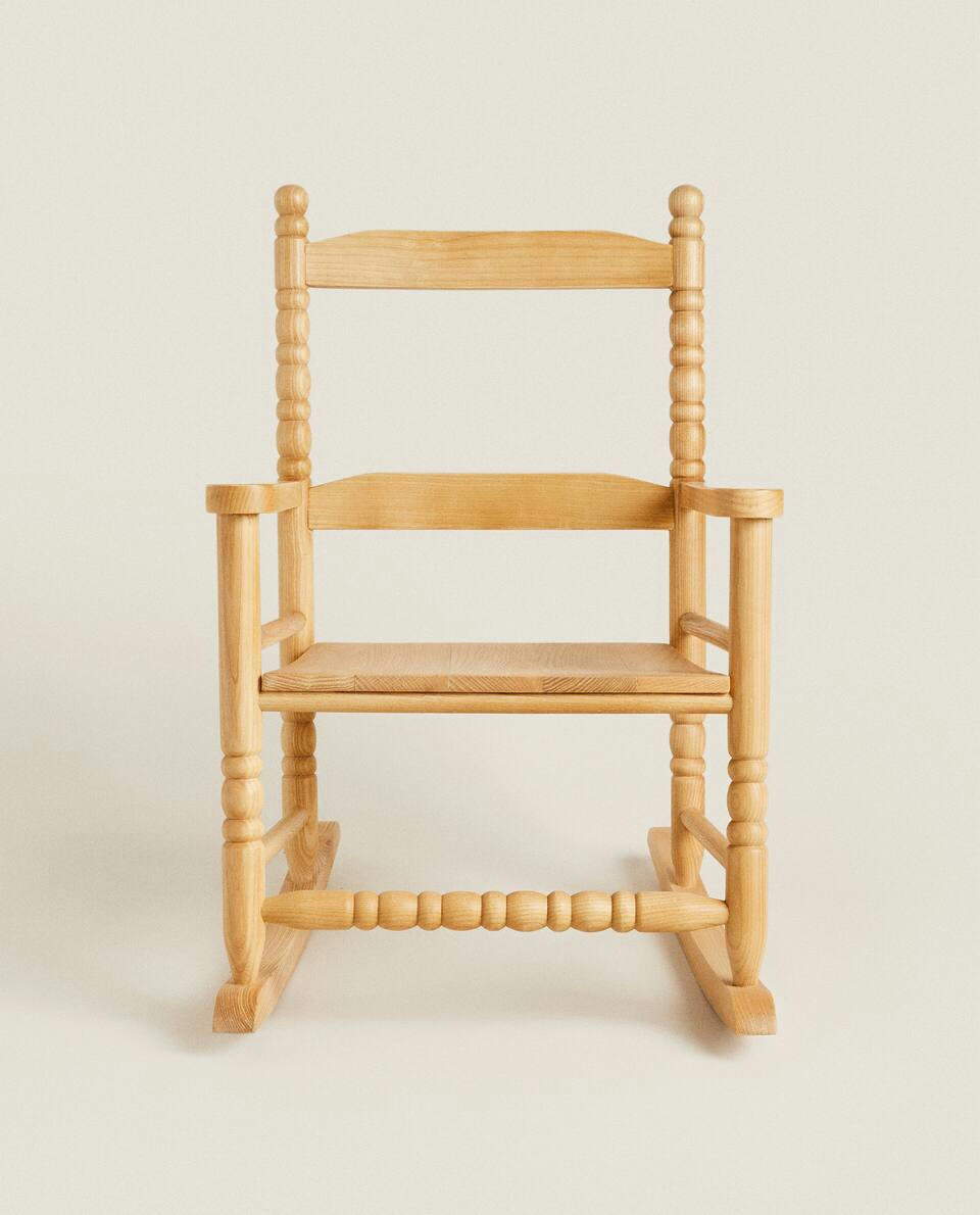 WOODEN ROCKING CHAIR
