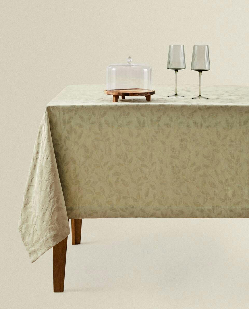 JACQUARD  TABLECLOTH