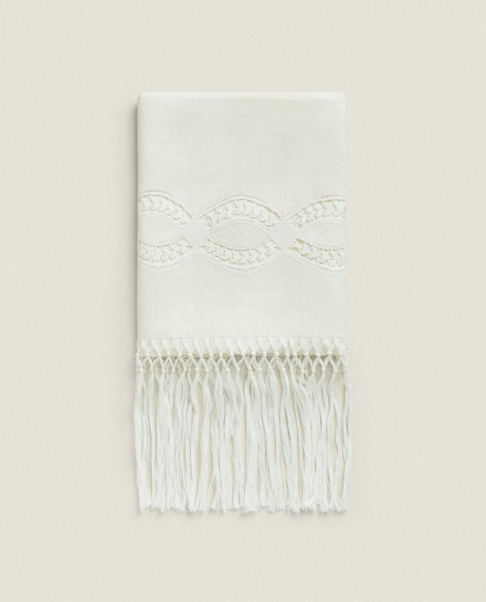 AND CAMARI?AS LACE TOWEL WITH FRINGING