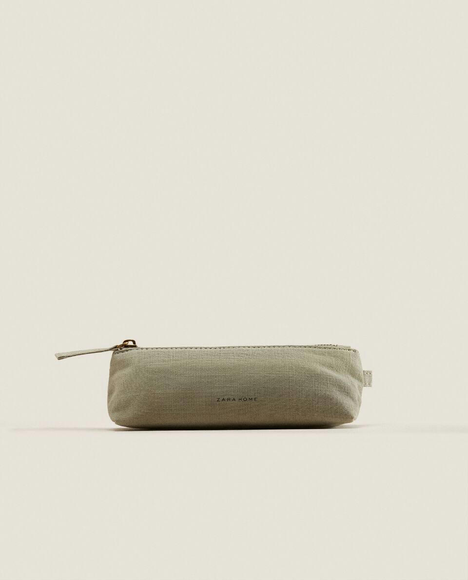 SMALL  TOILETRY BAG
