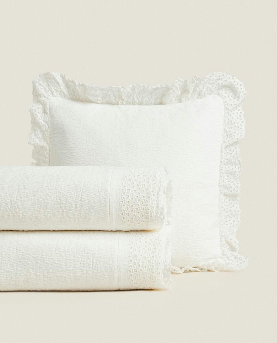 BEDSPREAD WITH EMBROIDERED RUFFLED TRIMS