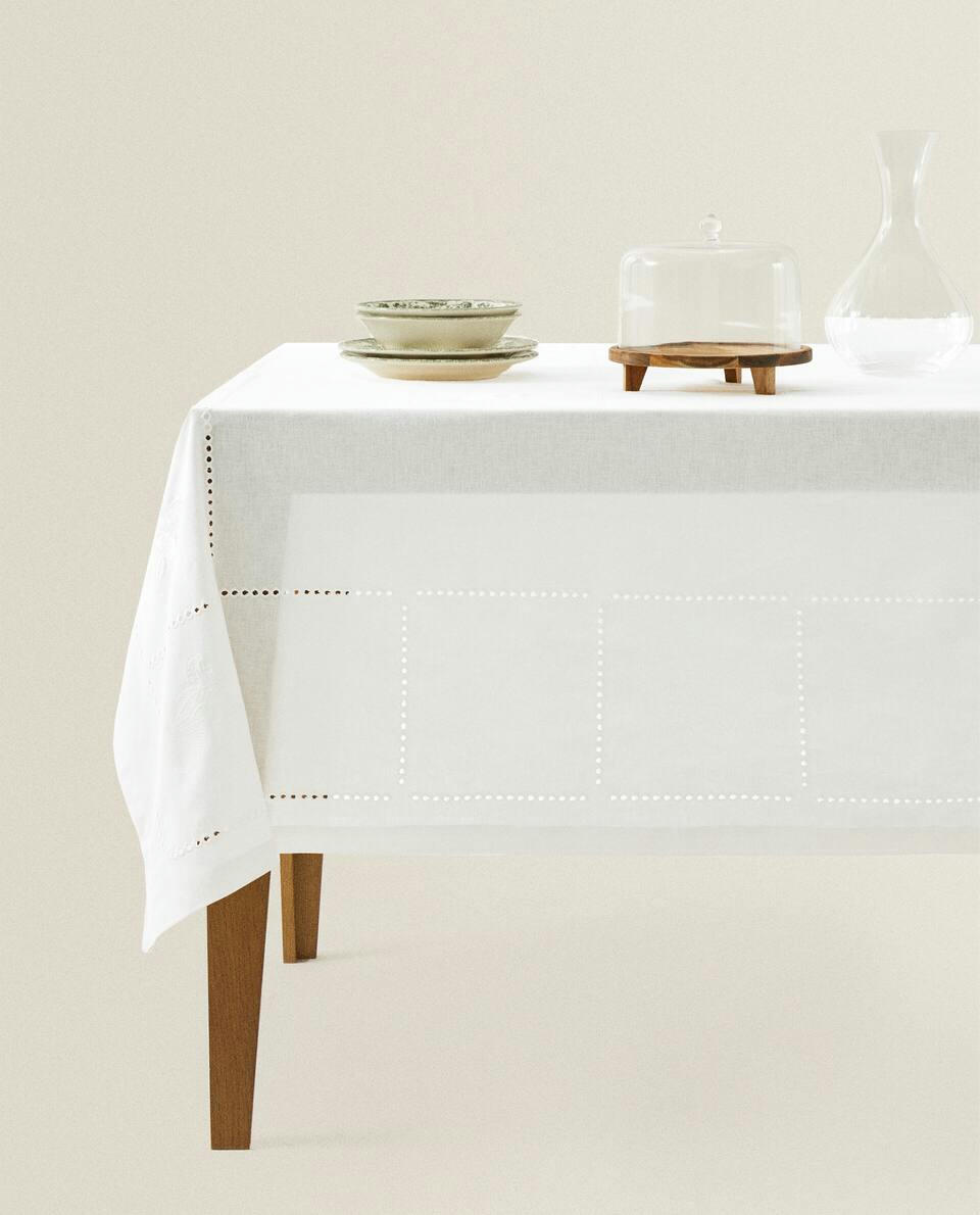 EMBROIDERED  BLEND TABLECLOTH