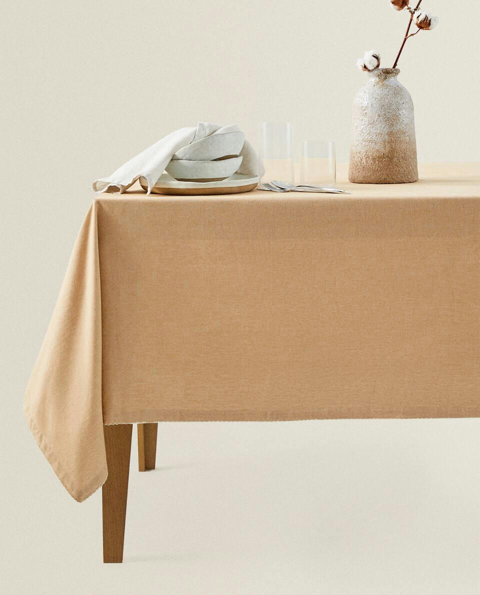 SCALLOPED TABLECLOTH