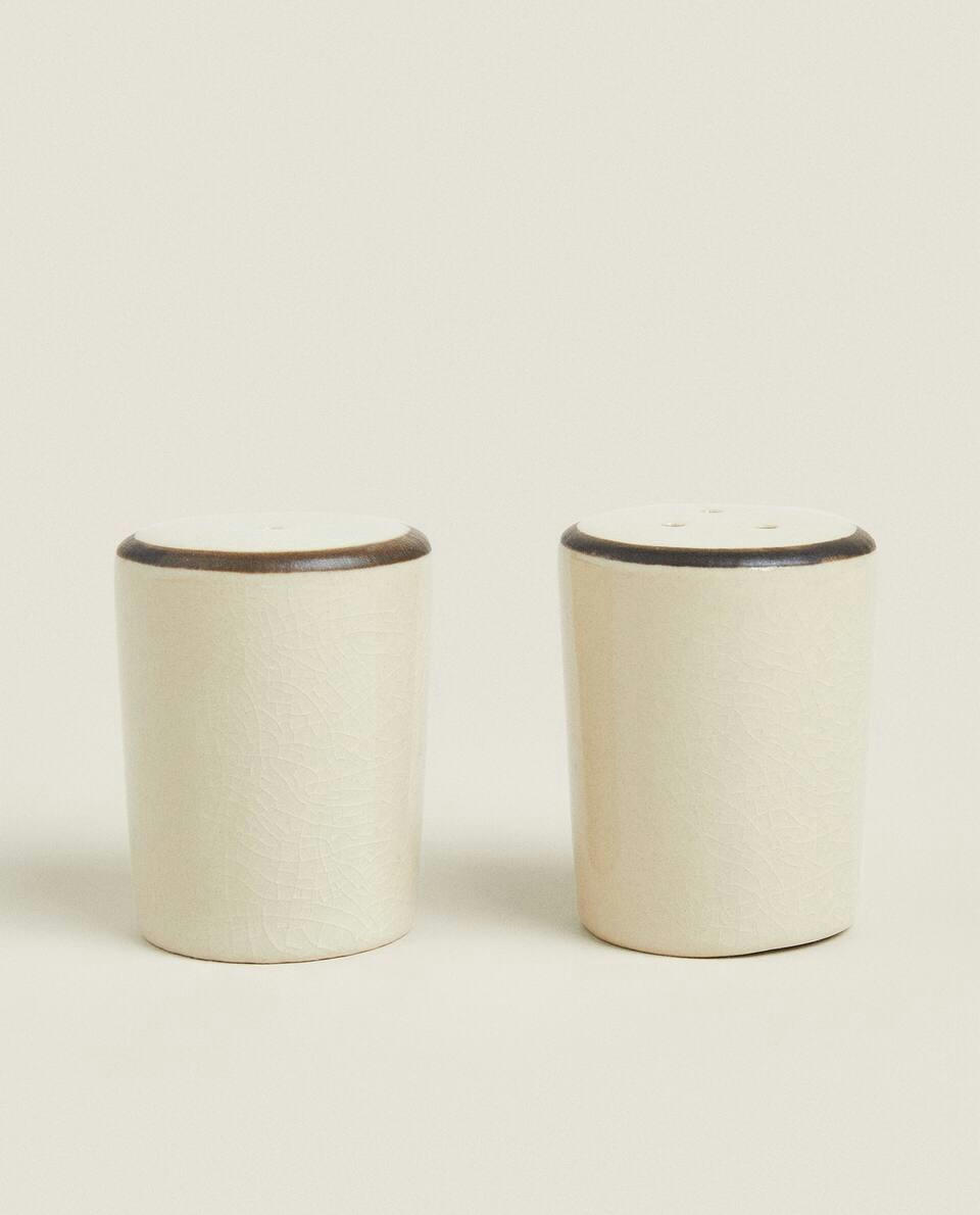SALT AND PEPPER SET WITH RIM DETAIL