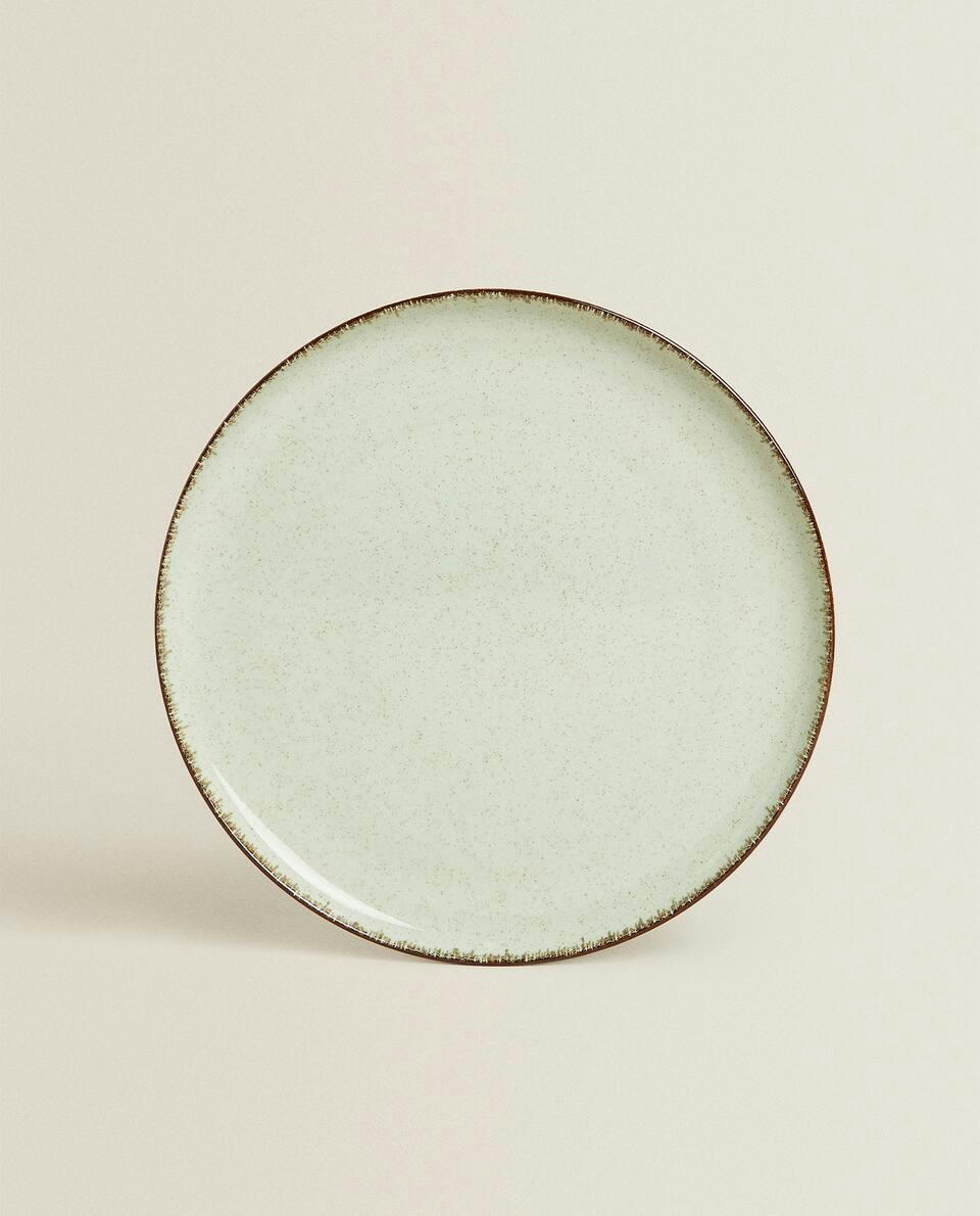 TABLEWARE WITH ANTIQUE FINISH RIM