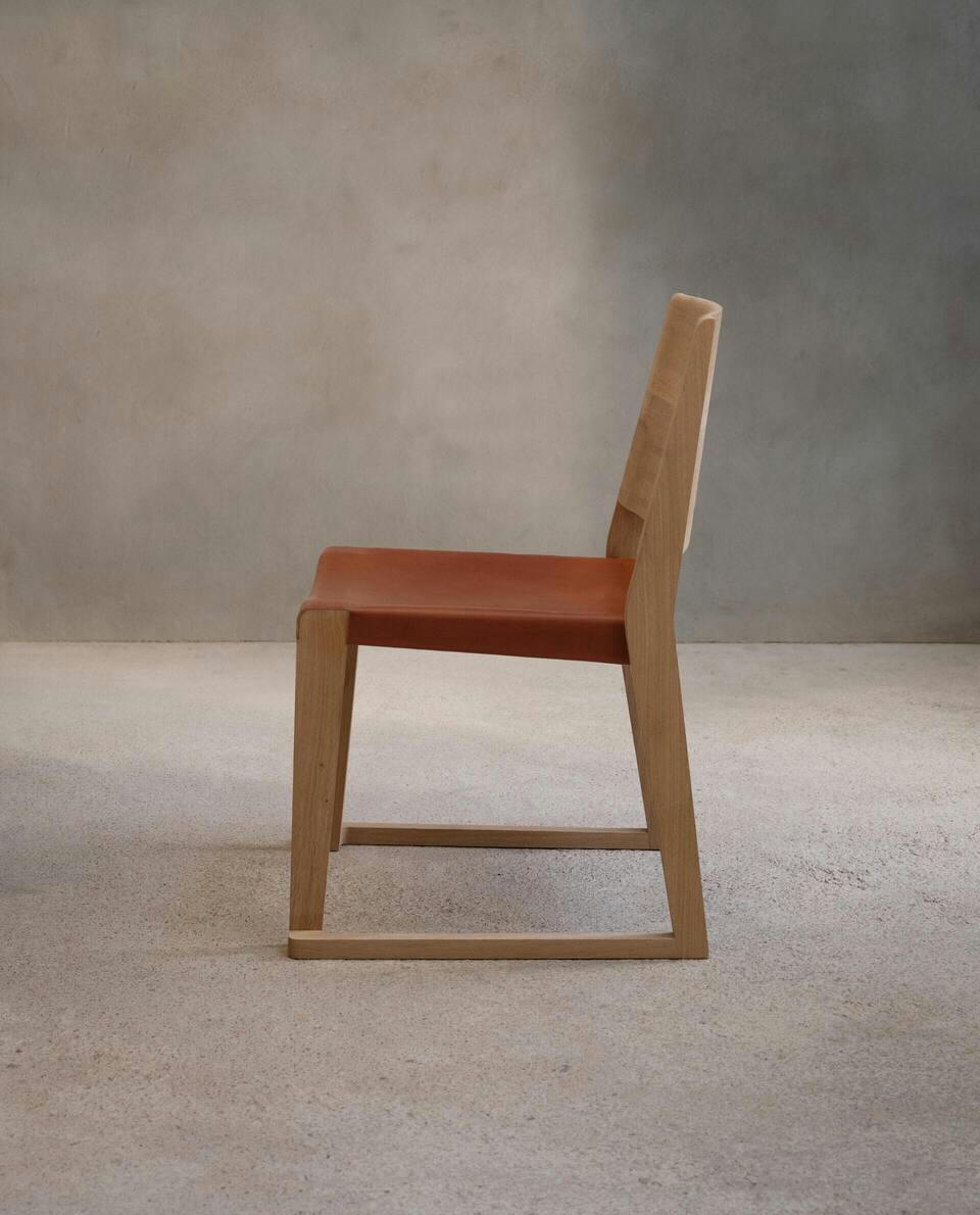 CHAIR 02