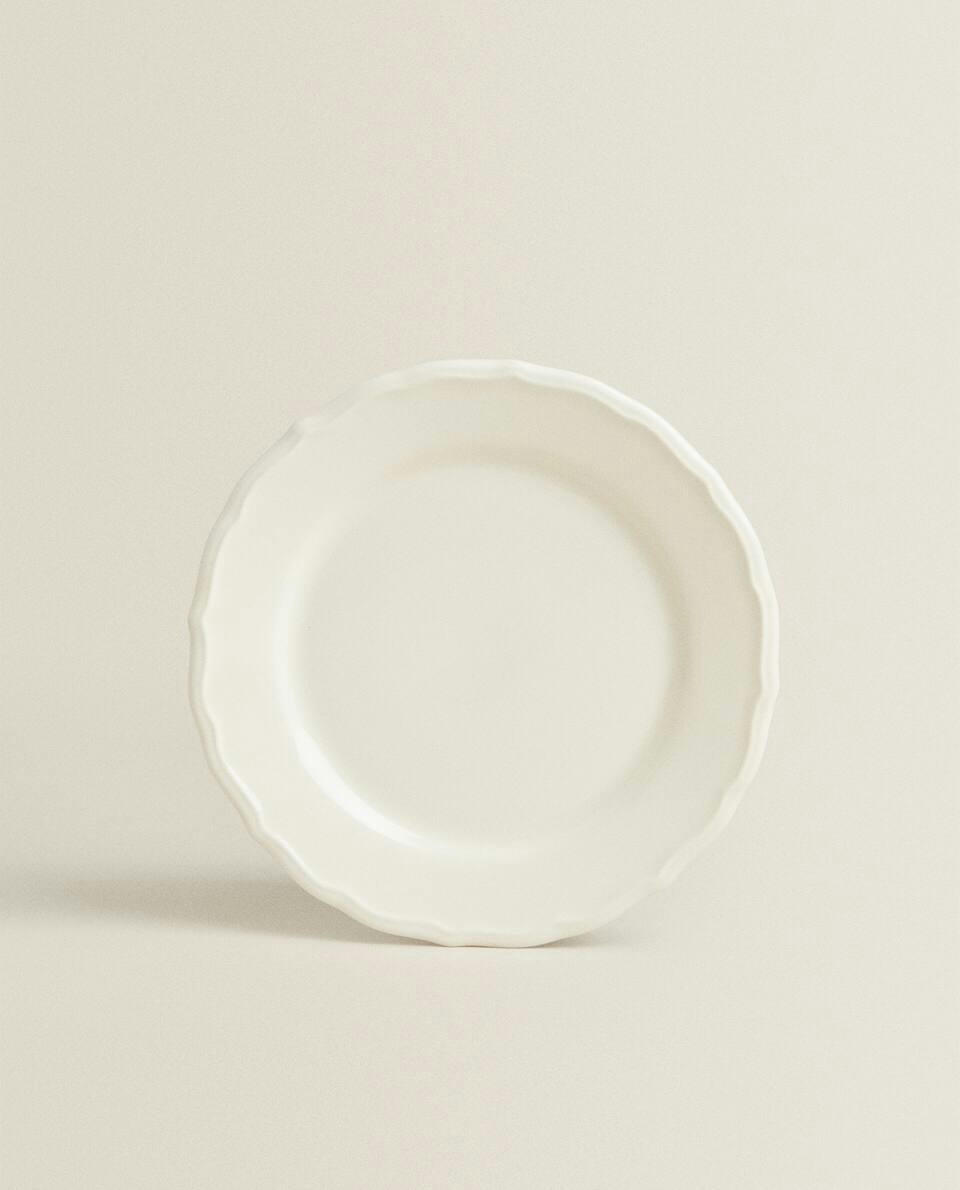 DESSERT PLATE WITH RAISED-DESIGN EDGE