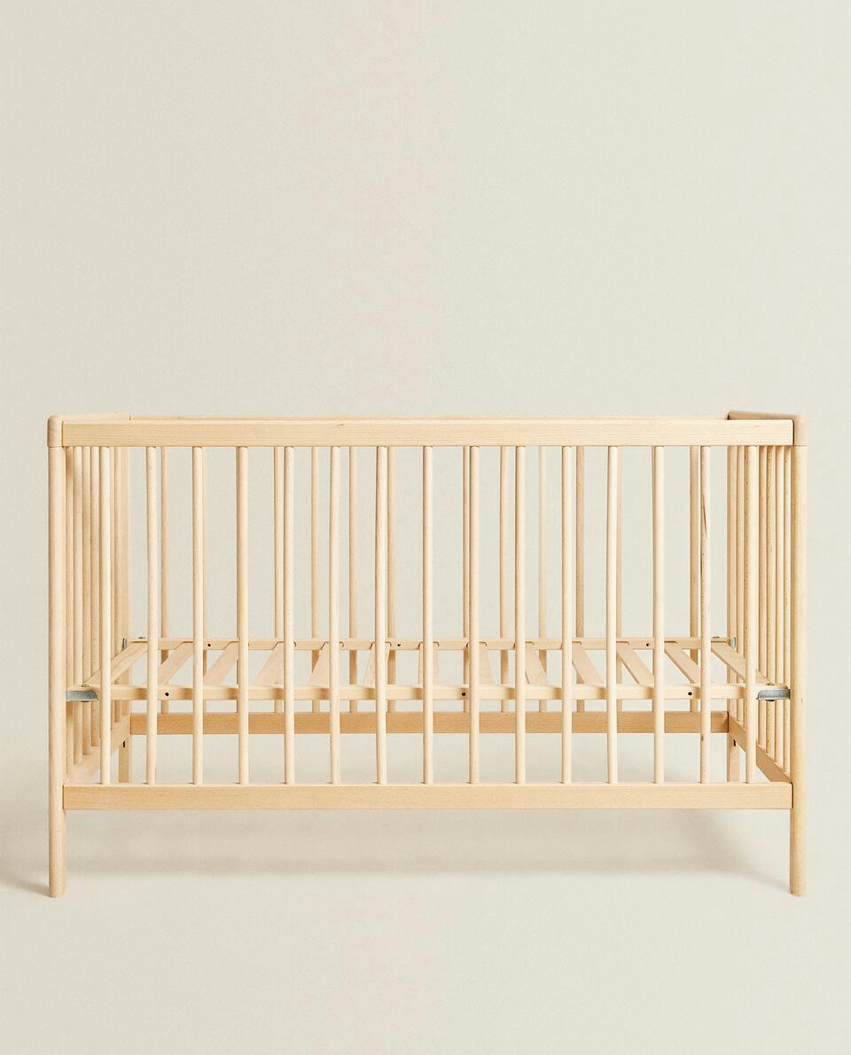 CLASSIC WOODEN COT