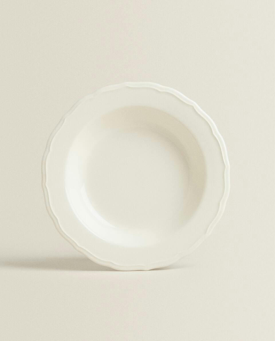 SOUP PLATE WITH RAISED-DESIGN EDGE