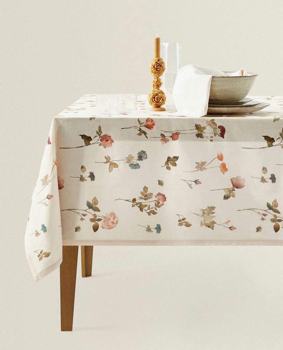 FLORAL PRINT  TABLECLOTH