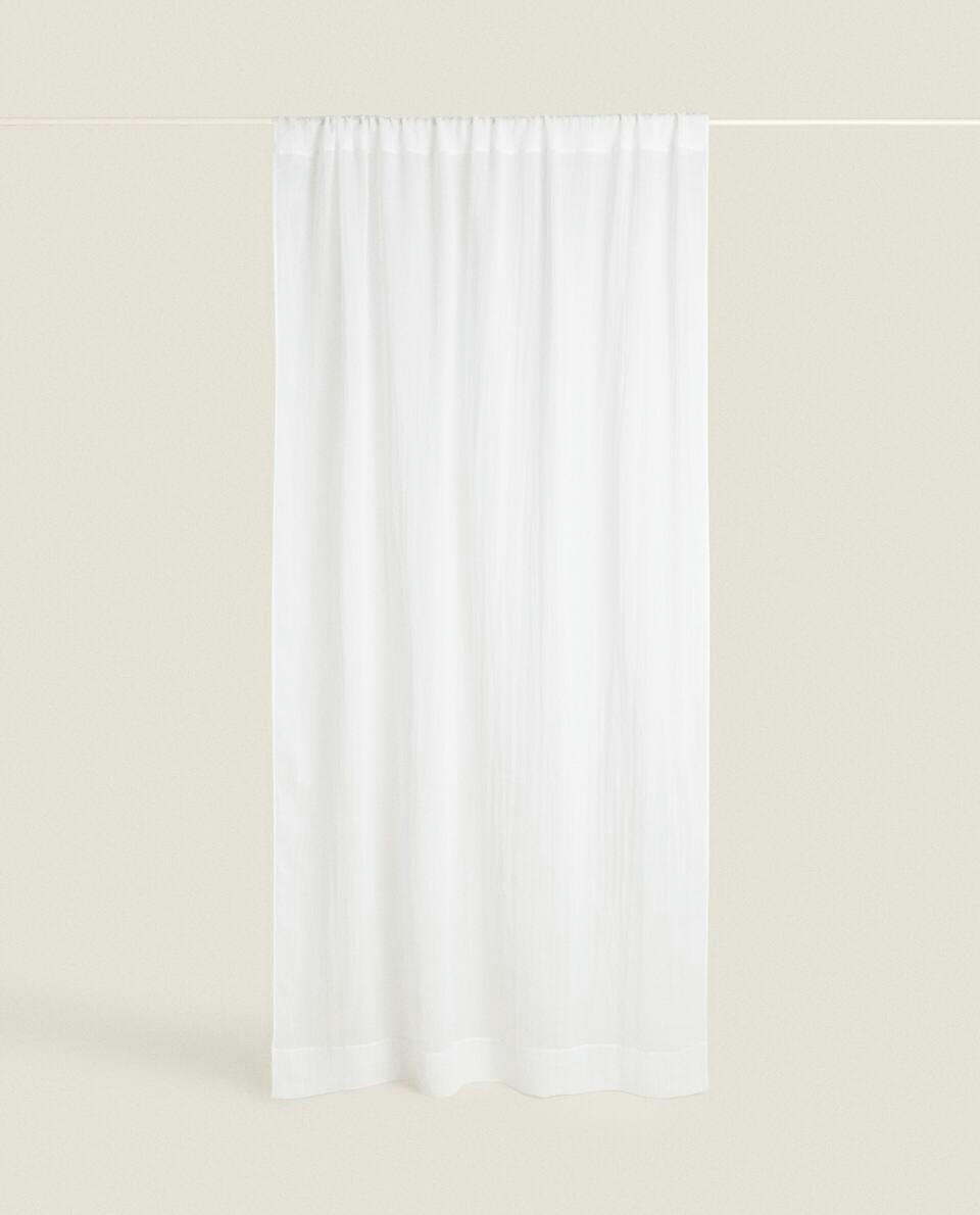 CURTAIN WITH CREASED EFFECT
