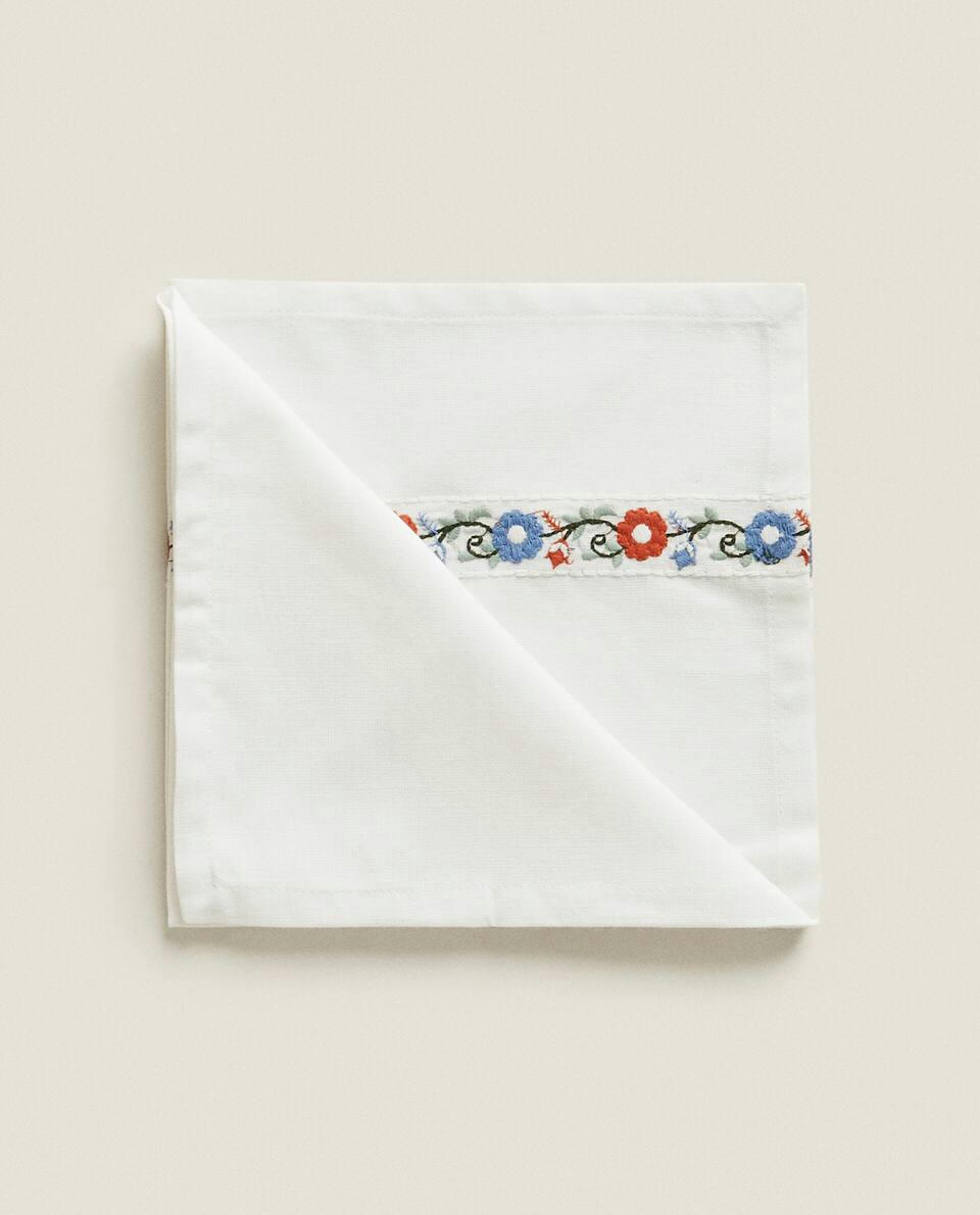 EMBROIDERED  NAPKINS (PACK OF 2)