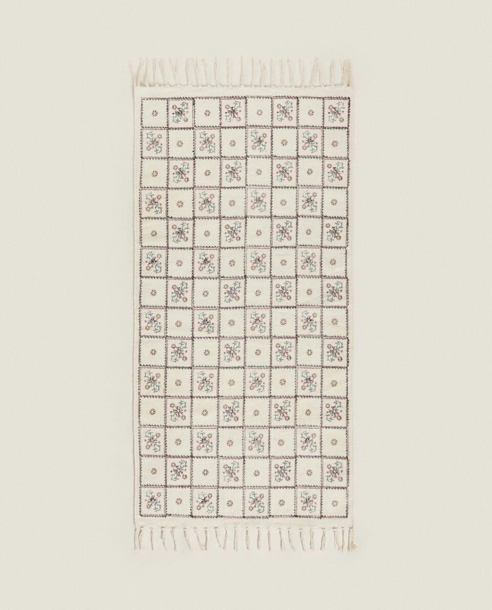 CHRISTMAS RUG WITH FRINGING