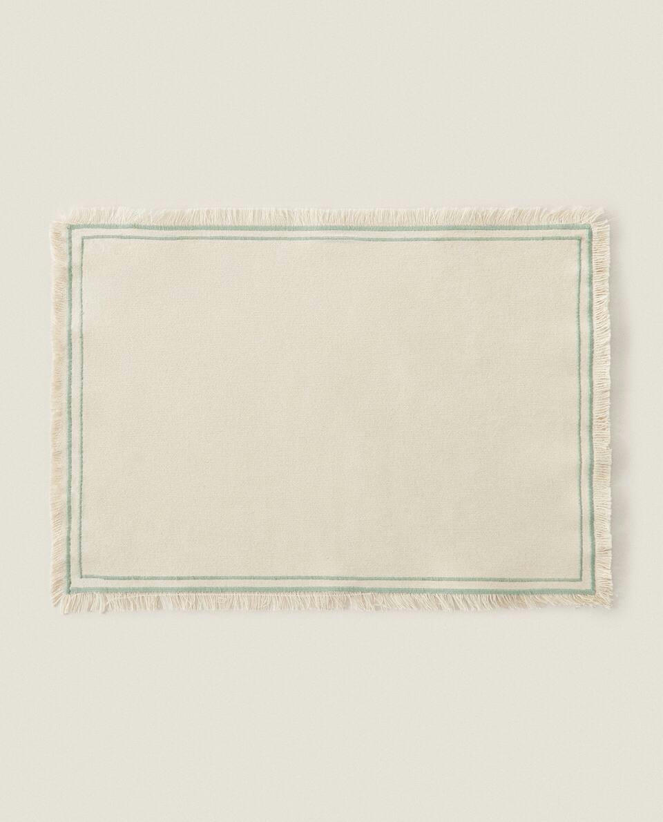 PLACEMAT WITH FRINGING