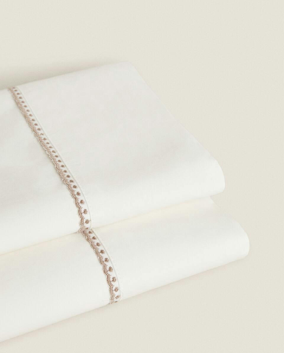 FLAT SHEET WITH TOPSTITCHING