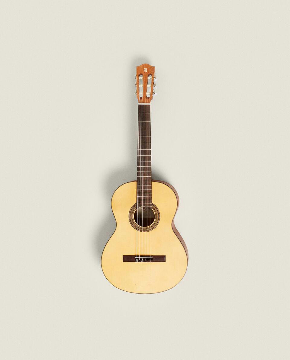 ALHAMBRA CLASSICAL GUITAR