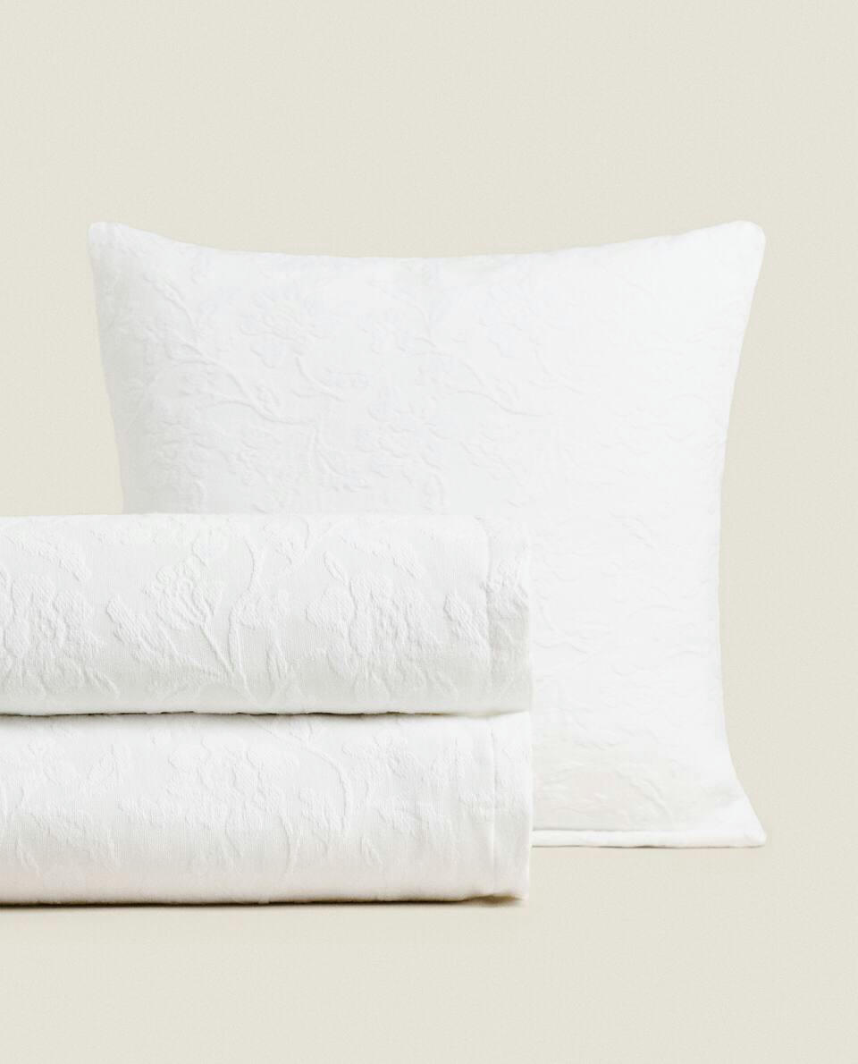 BEDSPREAD WITH FLORAL EMBROIDERY