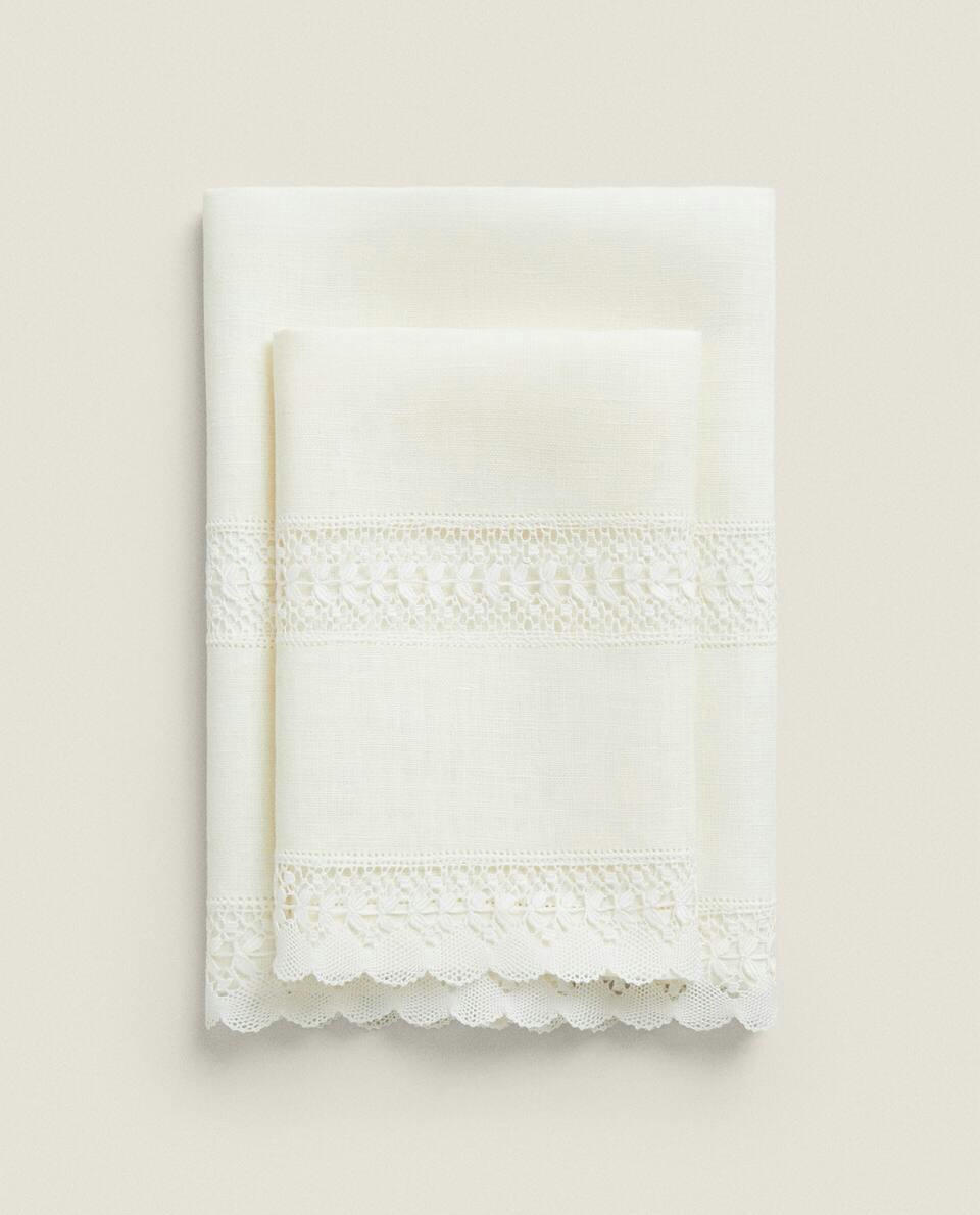 AND CAMARI?AS LACE TOWEL SET (SET OF 2)