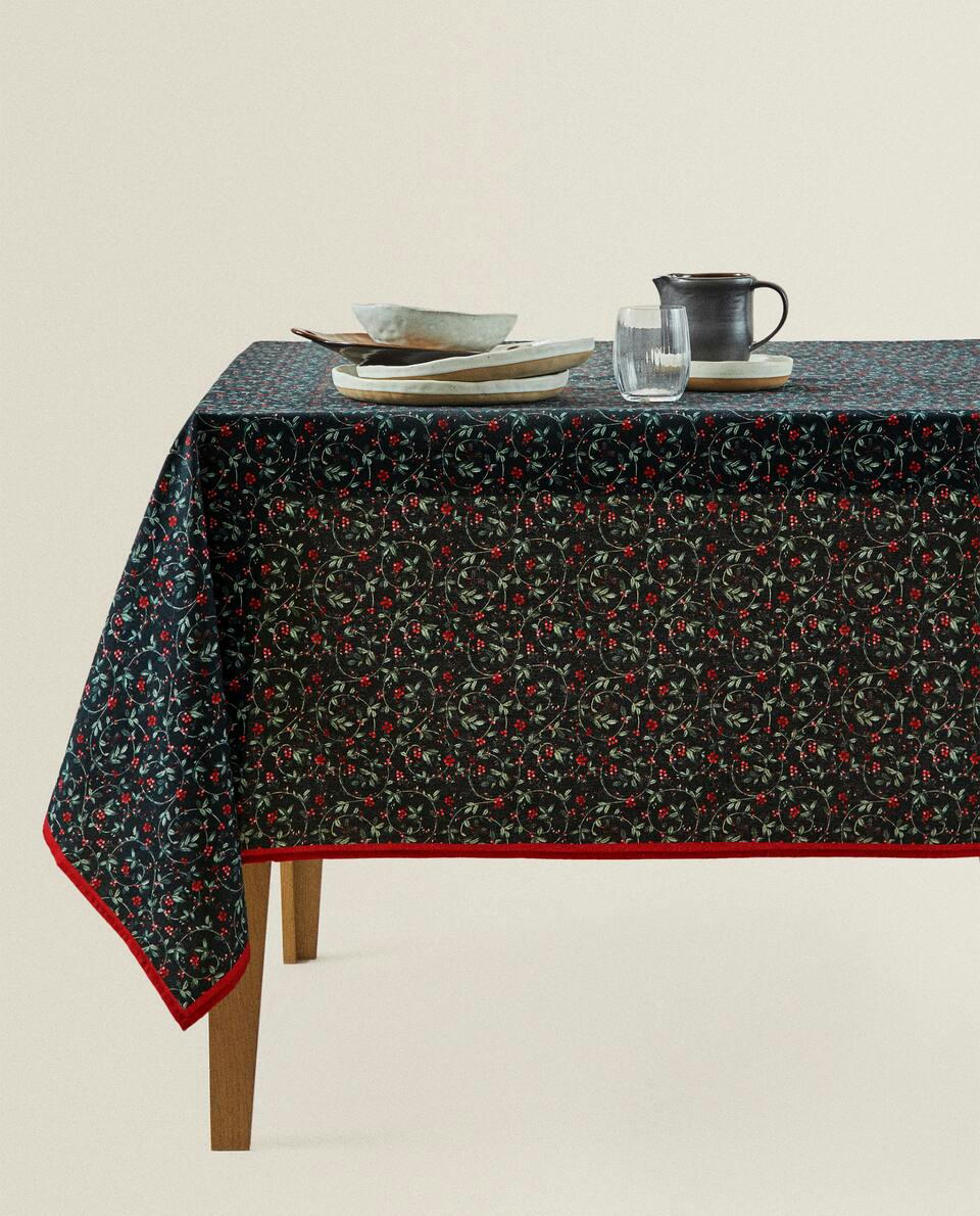 CHRISTMAS VINE TABLECLOTH