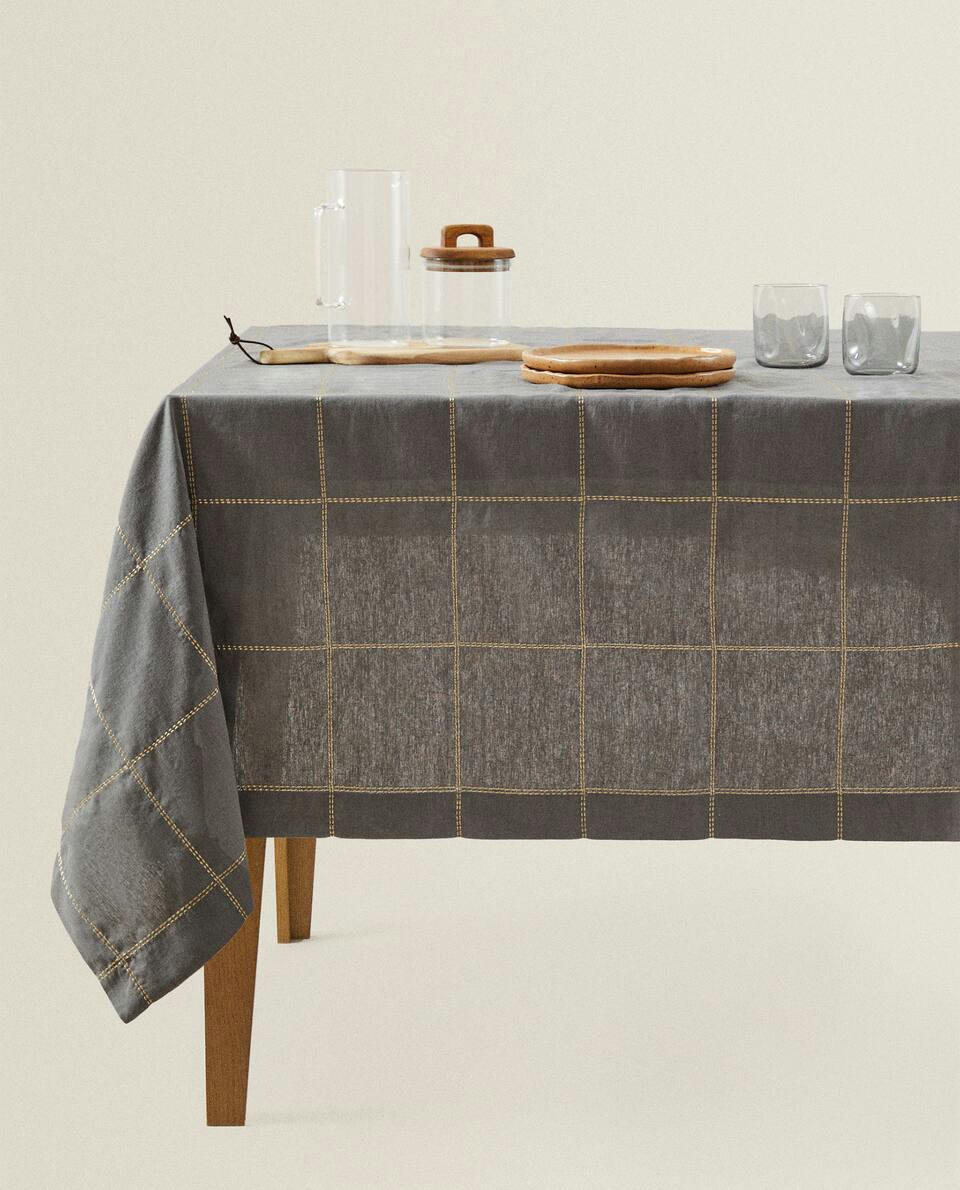 CHRISTMAS CHAIN  TABLECLOTH