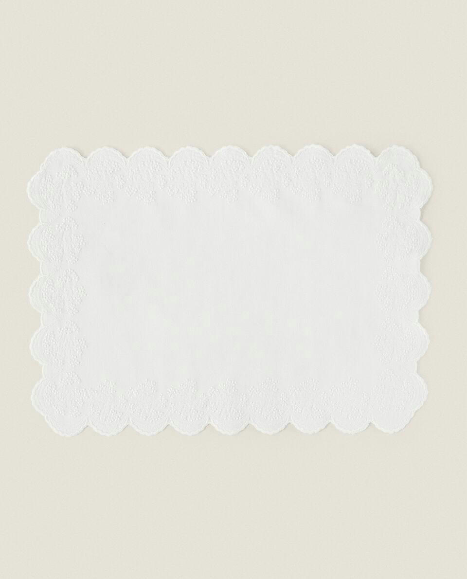 EMBROIDERED  PLACEMAT