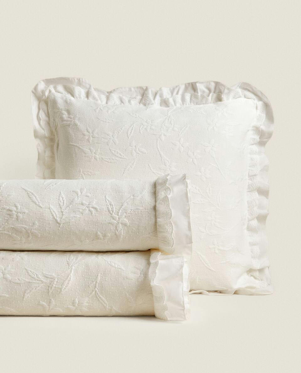 RUFFLE TRIM BEDSPREAD