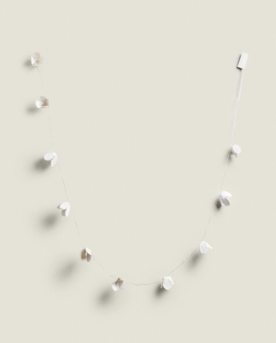 PAPIER-M?CHé FLORAL CHRISTMAS LIGHT GARLAND