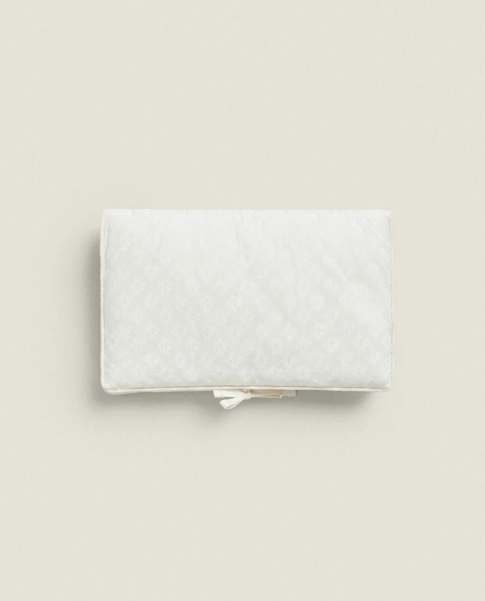 BABY WIPE HOLDER